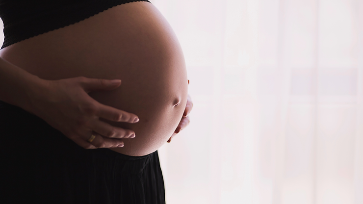 STF declara inconstitucional incidência de contribuição previdenciária em salário-maternidade